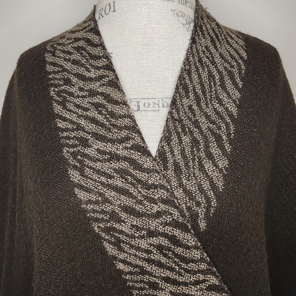 Vintage Reversible Zebra Cape Shawl - Picture 7 of 11